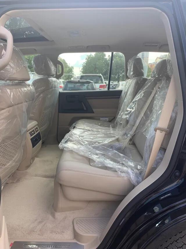 陆巡4600和5700有哪些优缺点,2019款陆巡中东版4600价格表