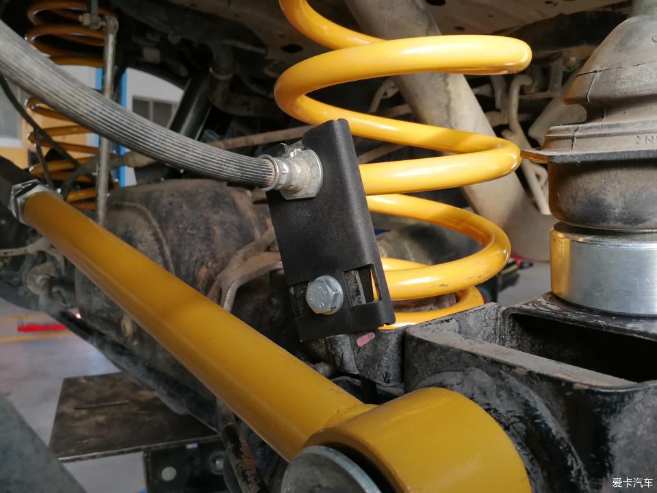 途达2021款2.5t柴油版越野视频,2021款途达四驱七座越野视频