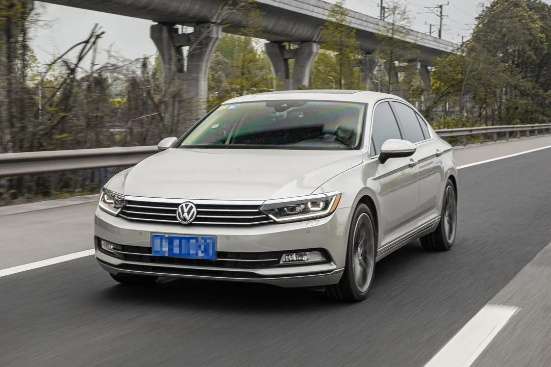 天籁2.0发动机和凯美瑞2.0哪个好,德系2.0T发动机