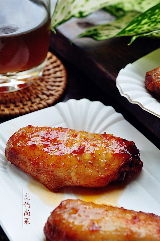 鸡翅放进面包机，然后就等吃了，不怕油星四溅，更不担心烤糊烤焦