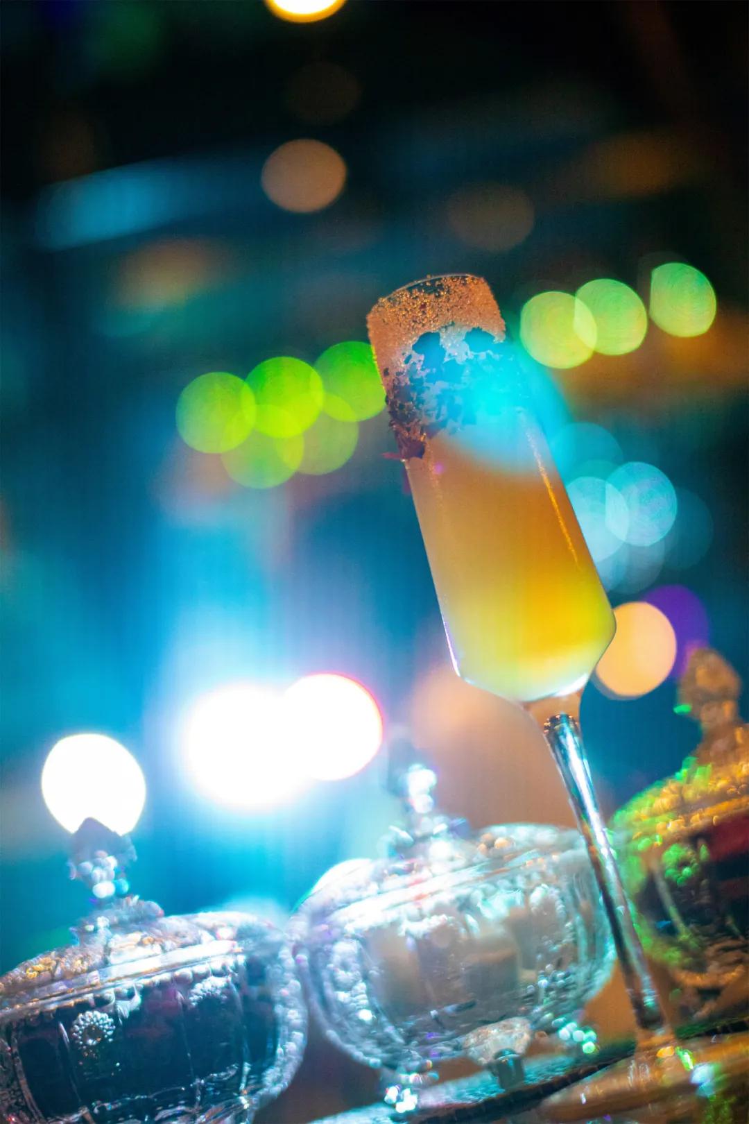 别宅家！来灵山工匠小镇祉遇酒吧看欧洲杯