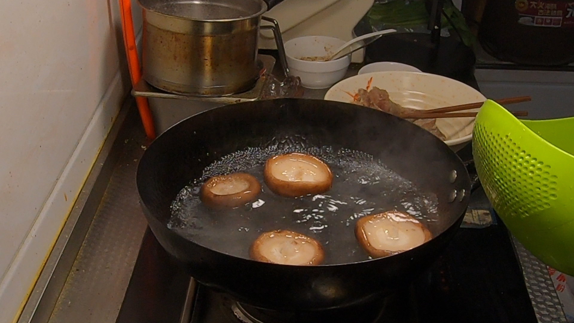 香菇牛肉酱二元一罐,香菇牛肉酱方便携带一小盒