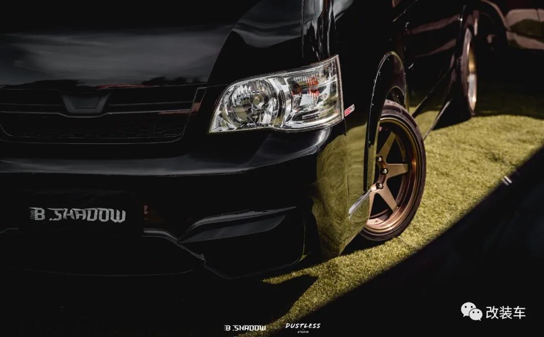 金杯海狮能推着么,金杯海狮可以坐几个人