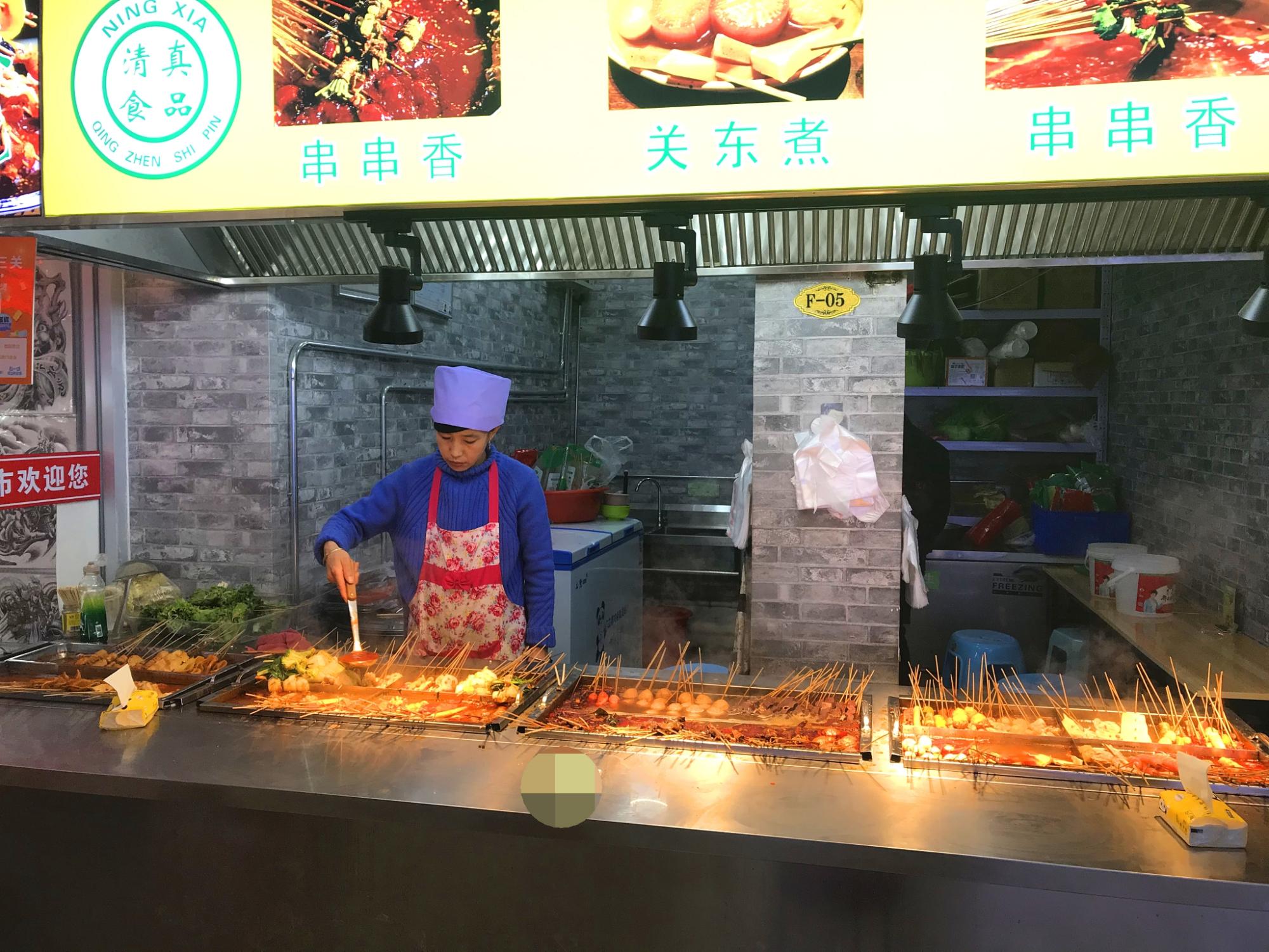 南门街上的夜市,银川夜市南门广场