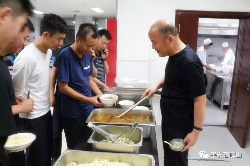 流口水了没？警察的“深夜食堂”，不只是……
