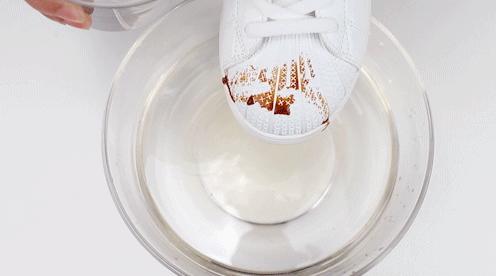 柳岩代言的运动鞋图片,柳岩代言的小白鞋