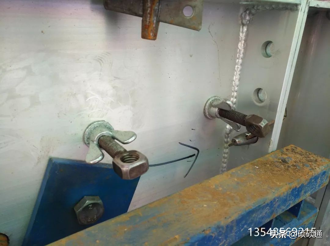 一种新型悬挑架的安装搭设装置,施工现场新型悬挑架