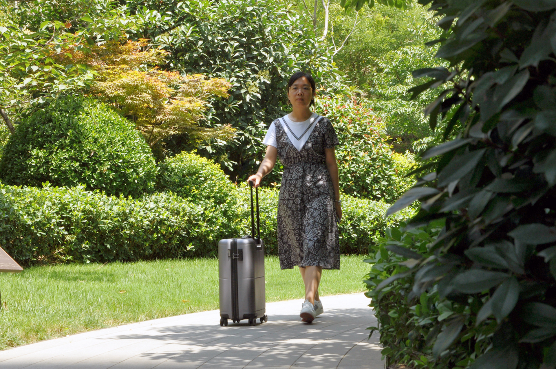 学生*党**过渡箱，耐摔抗撞防刮花性价比高，悠启旅行箱布拉格体验