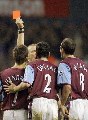 足球裁判最基本的一招,怎样才能当足球裁判