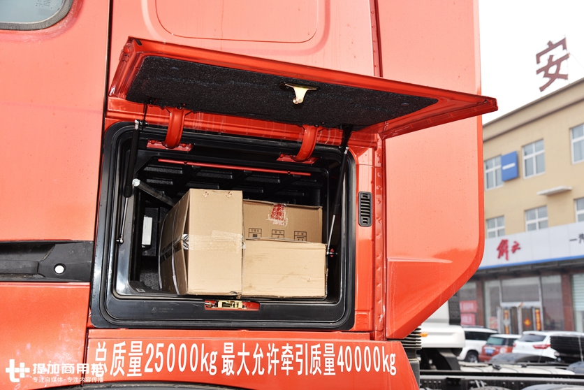 来自中国重汽的国民重卡，老司机带您重新认识豪沃T7H牵引车