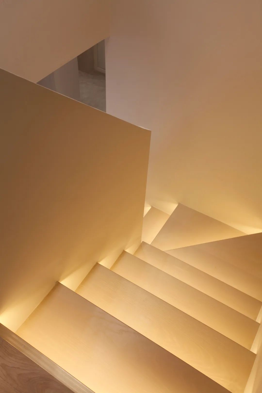 80㎡三口之家，餐厅里种树、可移动儿童房、大浴缸，日子又慢又美