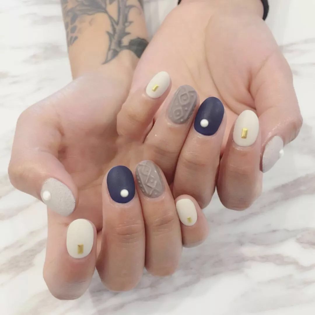 可爱又时髦的毛衣美甲教程，是时候给你的指尖换上“冬装”啦！