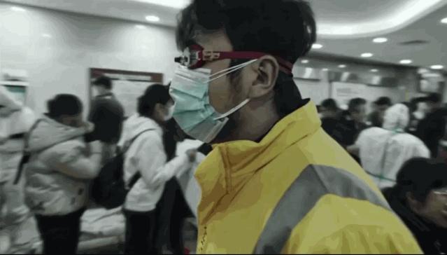 雷佳音致敬外卖员,在一起雷佳音和外卖小哥片段