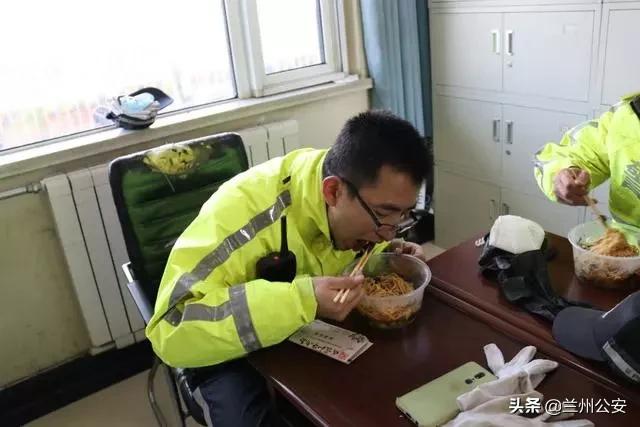 兰州牛肉面助力疫情防控献爱心,爱心牛肉面抗击疫情