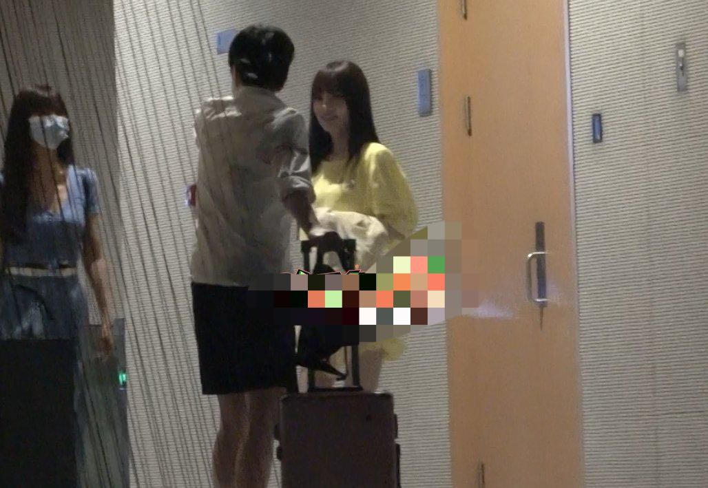 贾乃亮现李小璐住所新闻,贾乃亮直播间解释李小璐