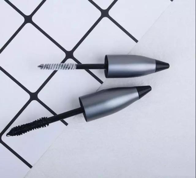 超好用睫毛膏浓密纤长,超级好用的睫毛膏黑色和紫色