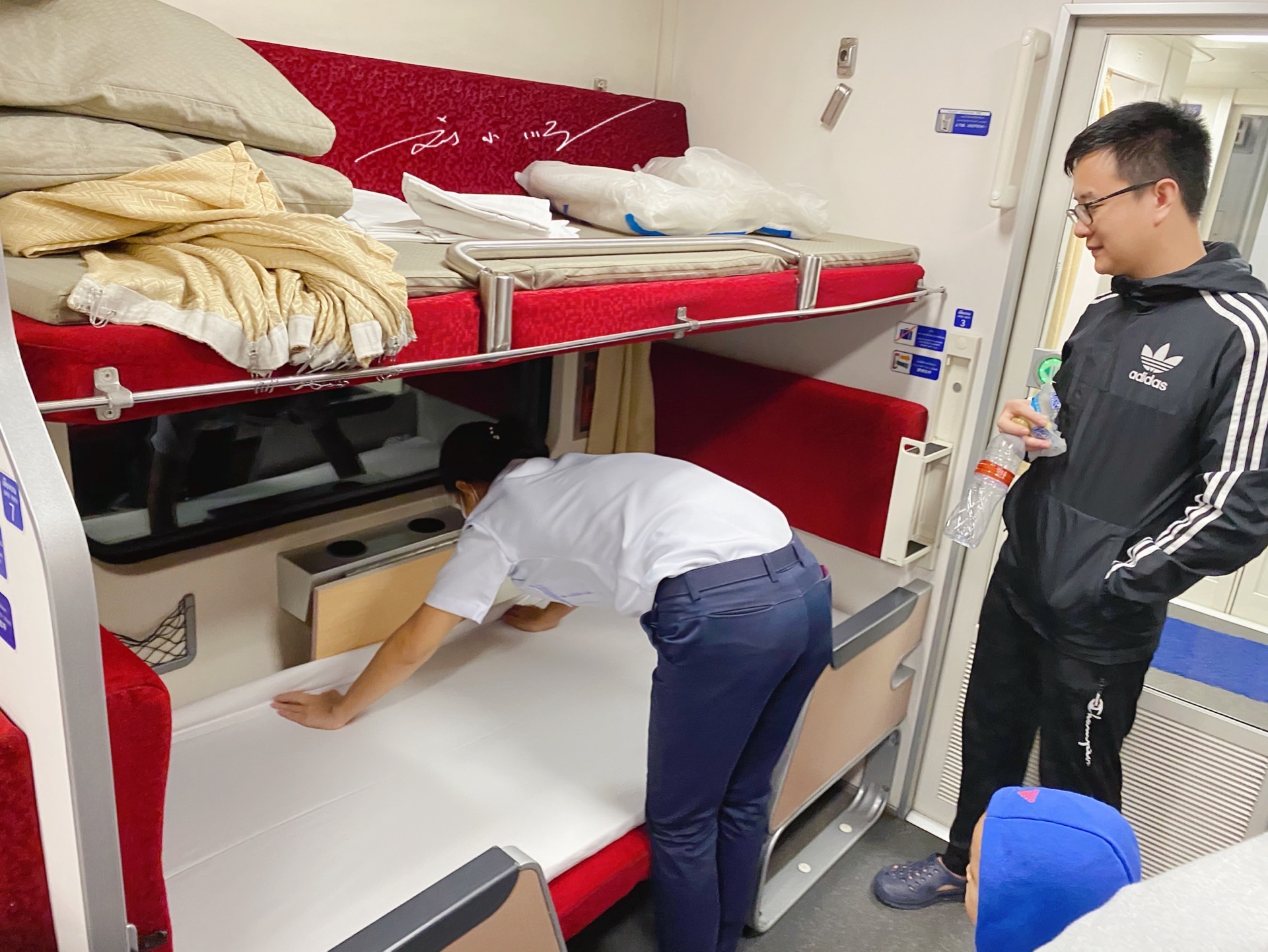 泰国火车实拍,泰国火车站对比中国