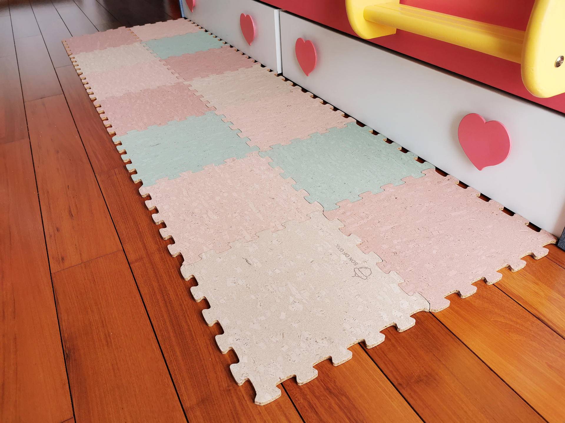 橡儿天然软木拼接地垫,装点你的家居风格