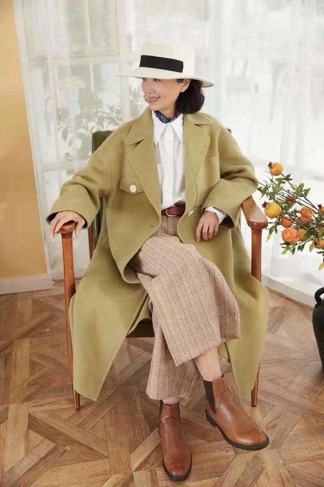 女人年过40岁多穿这3种颜色真减龄,40岁女人穿什么颜色显年轻洋气