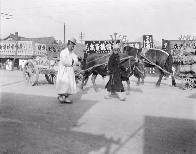 日本统治下的朝鲜老照片：百姓面无喜色，妇女露乳装被取消