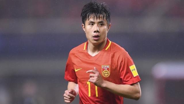 好隆重！一人成主客队海报主人公，球迷：这场比赛怎么踢才好呢？