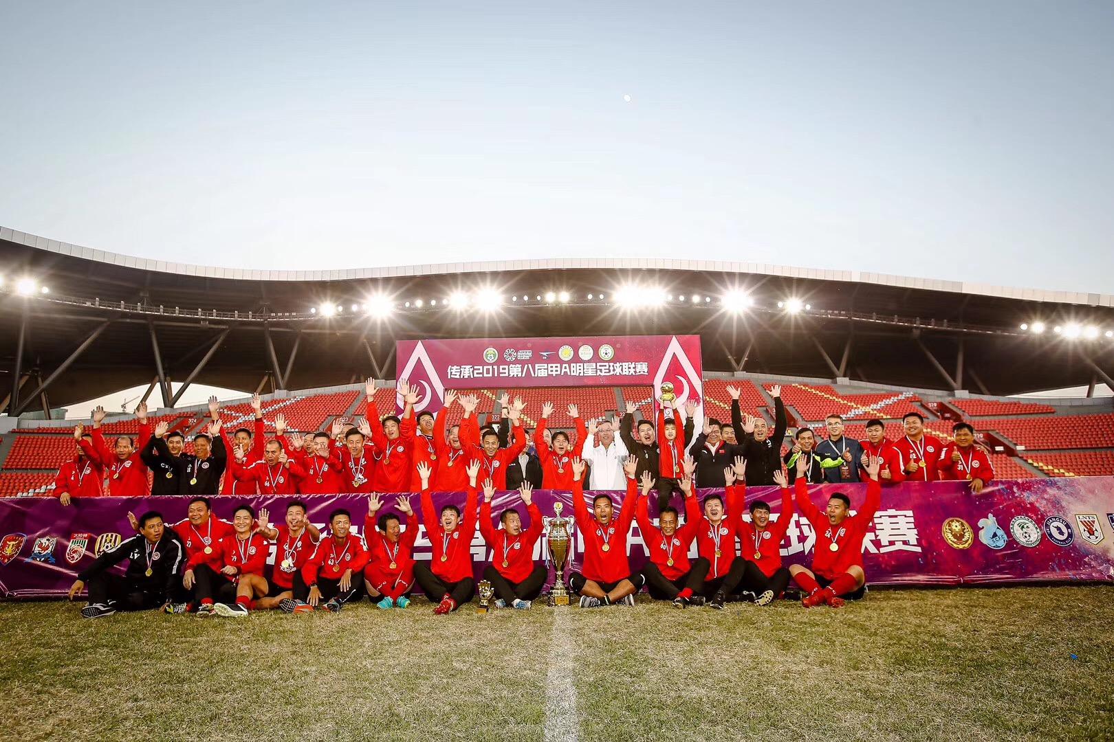 「笑江湖」从大器晚成到越老越妖，只属于吴群立的中国足球奇迹