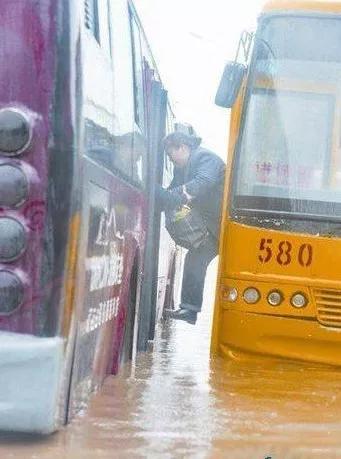 以前的武汉公交车有多猛,当年的武汉公交车到底有多快