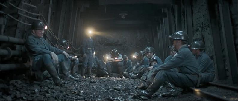 唐山大地震生还矿工,700米地下矿难真实救援视频