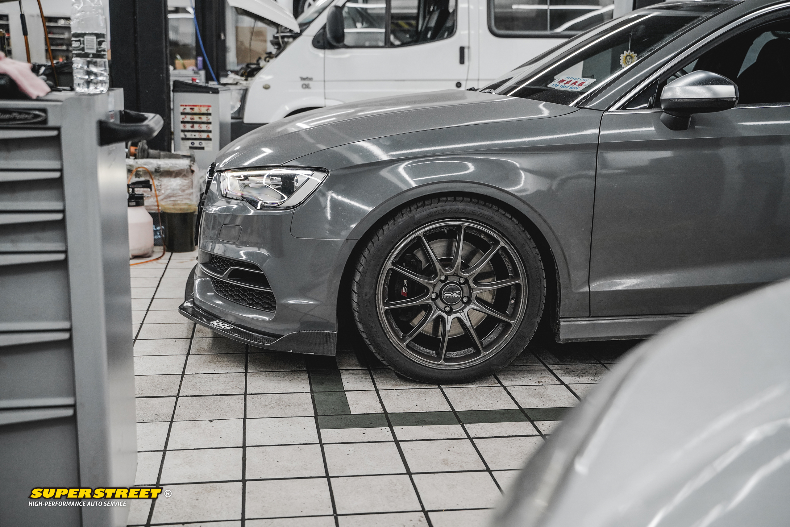 奥迪s3绞牙避震效果图,奥迪s3改装大涡轮