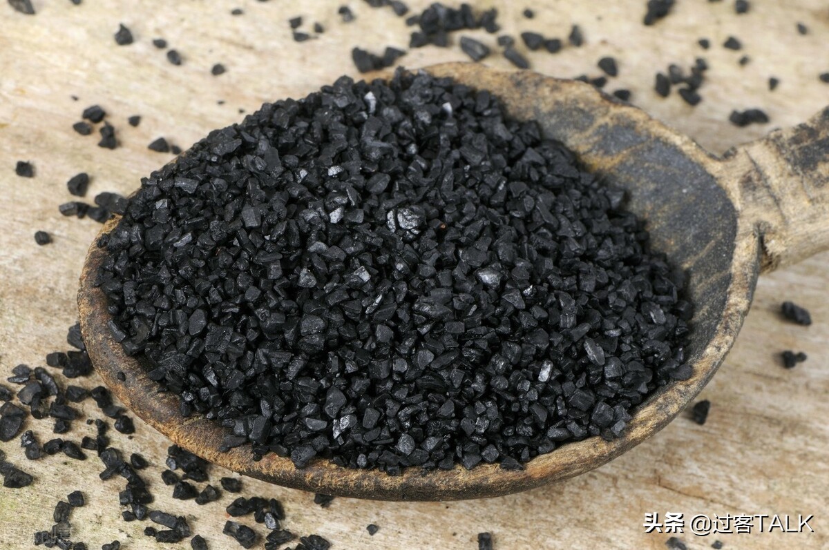 上海男子携*袜丝**进车间，“吸走”含黄金溶液，获利已超10万被刑拘