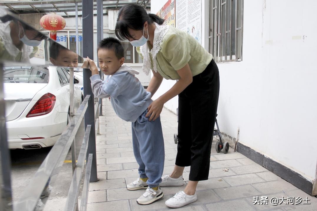 孕妇无知导致29周早产,女子怀孕27周早产