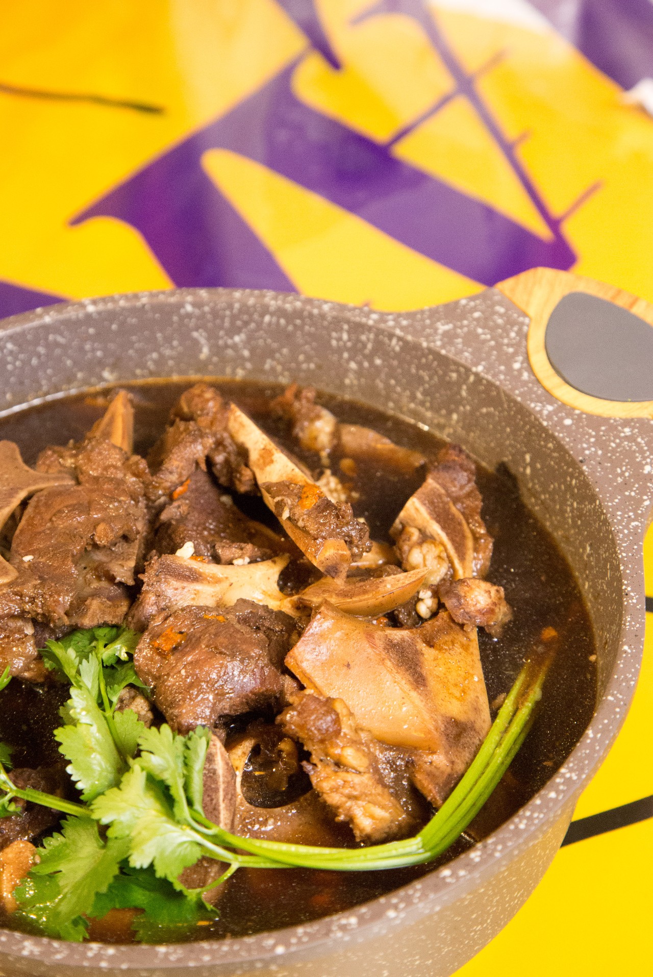 这家球迷必打卡胜地赢了！用牛蝎子锅+撸串，解锁夏日夜晚方式