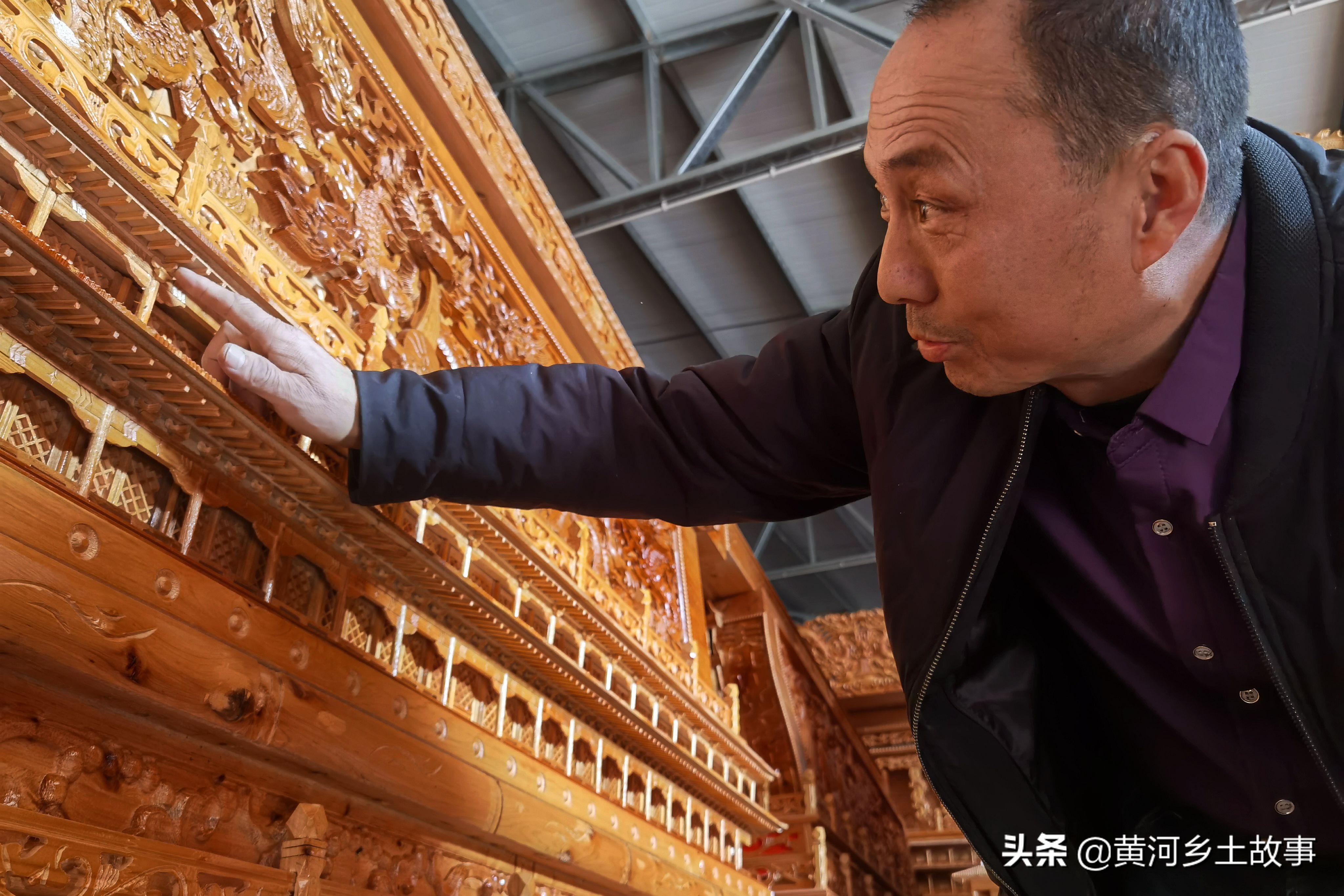 山西大哥做棺材视频,农村小伙做棺材