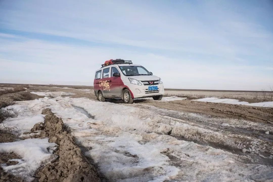 95后开着五菱环游世界,95后开面包车环游世界