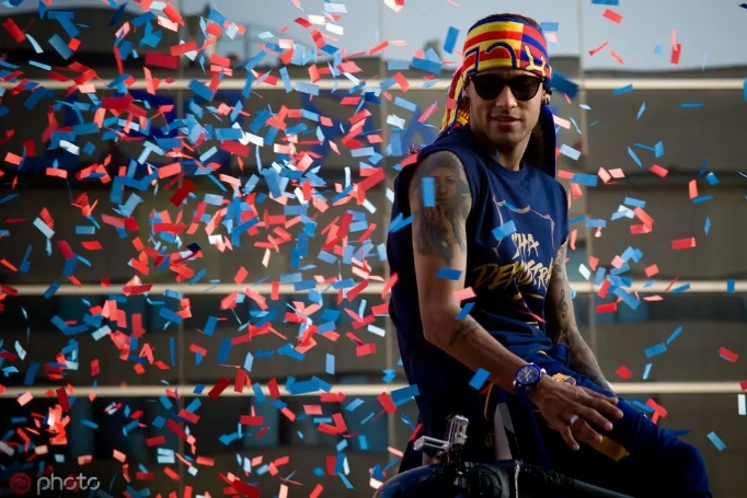 内马尔本赛季表现亮眼,内马尔10大精彩表现