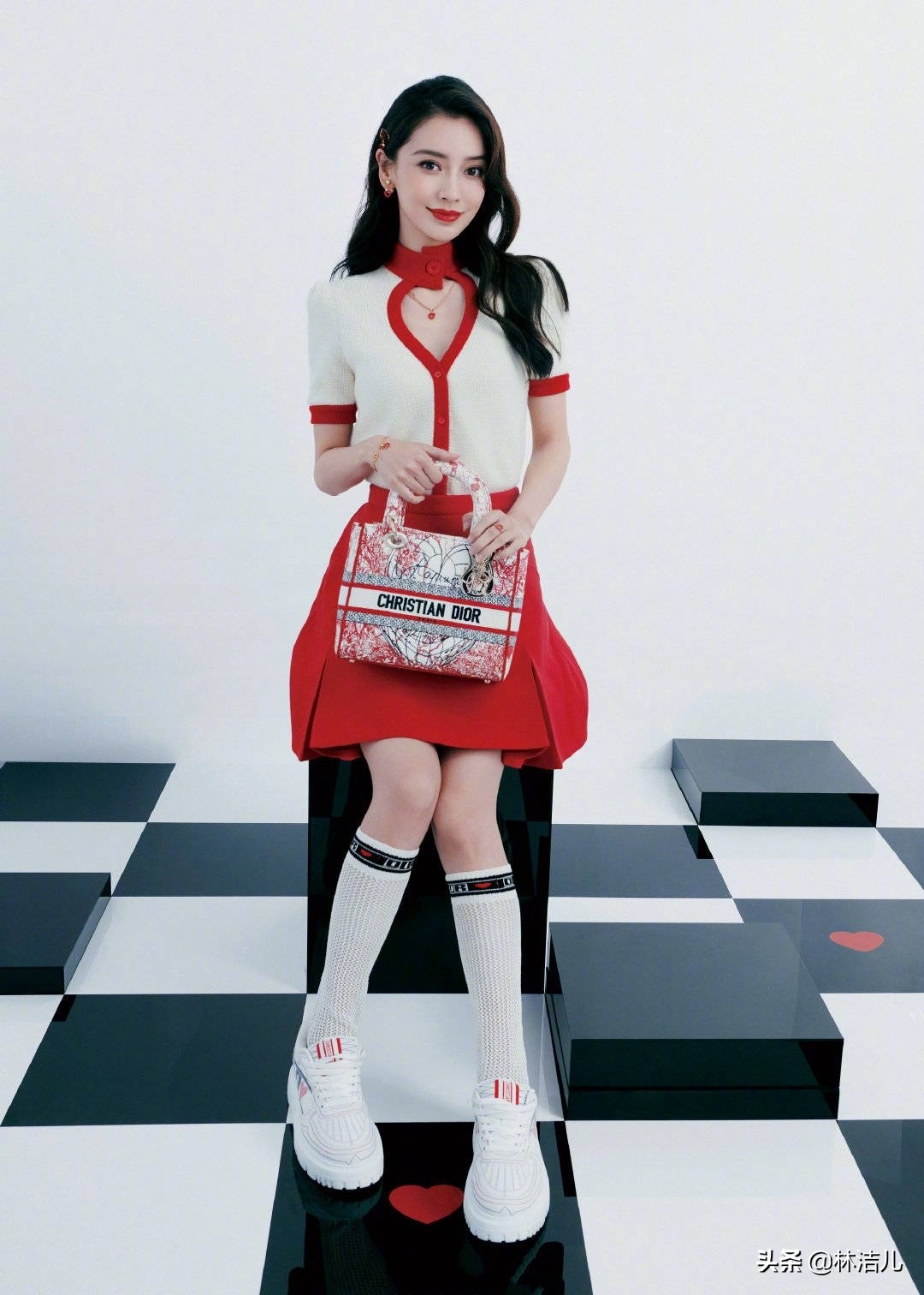 许佳琪因颜值太高被赞,许佳琪造型女团范十足