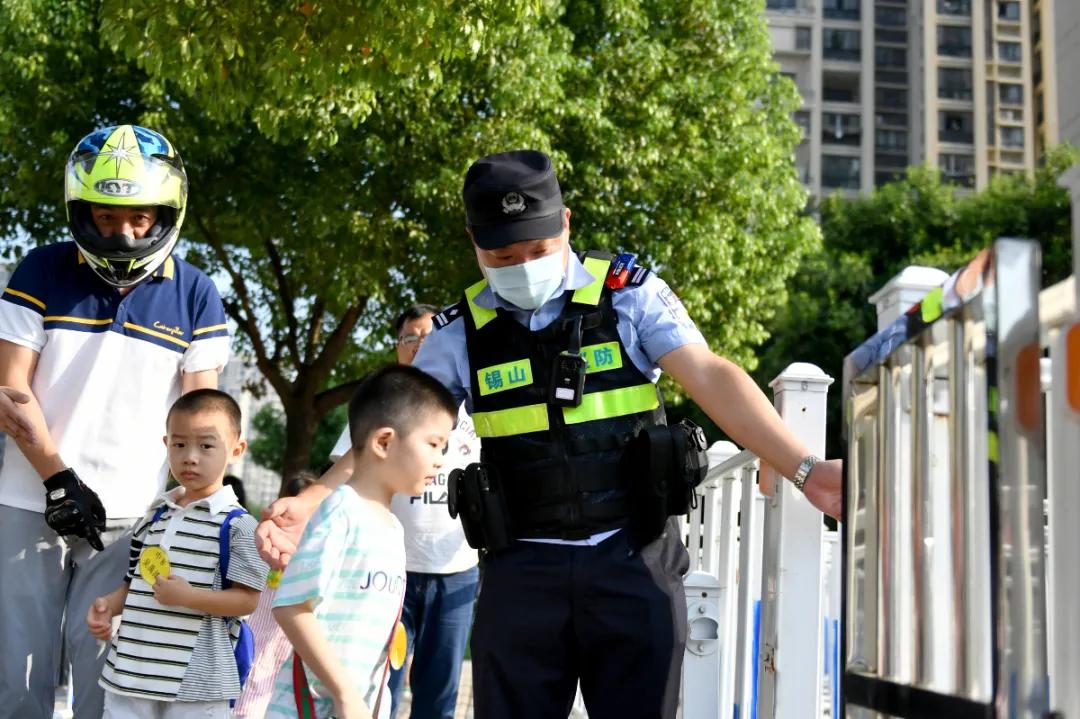 【我为群众办实事】开学“大片”，他们怎会缺席！