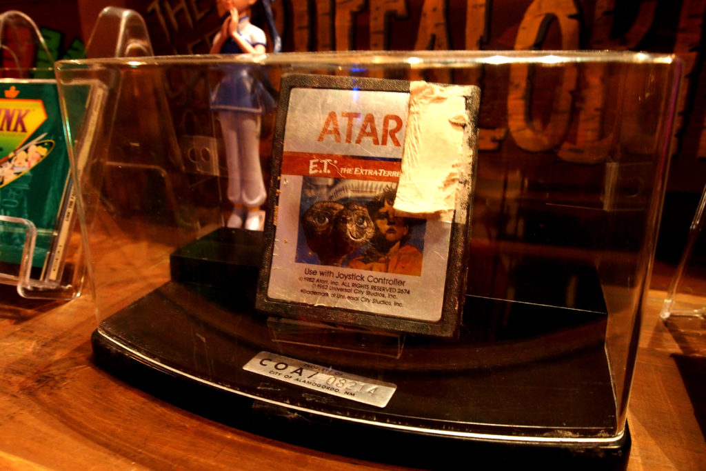 花70万买《血狮》的日本小说家只为建立世界垃圾游戏博物馆