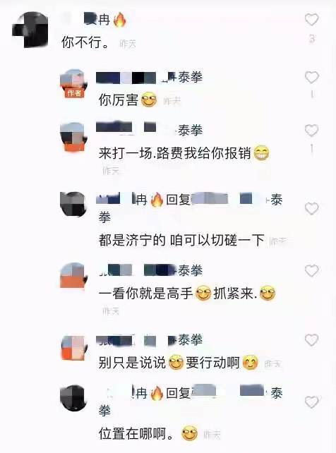 缺乏武德吗？戾气太重的搏击手用足球踢暴打键盘侠，网友：太狠了