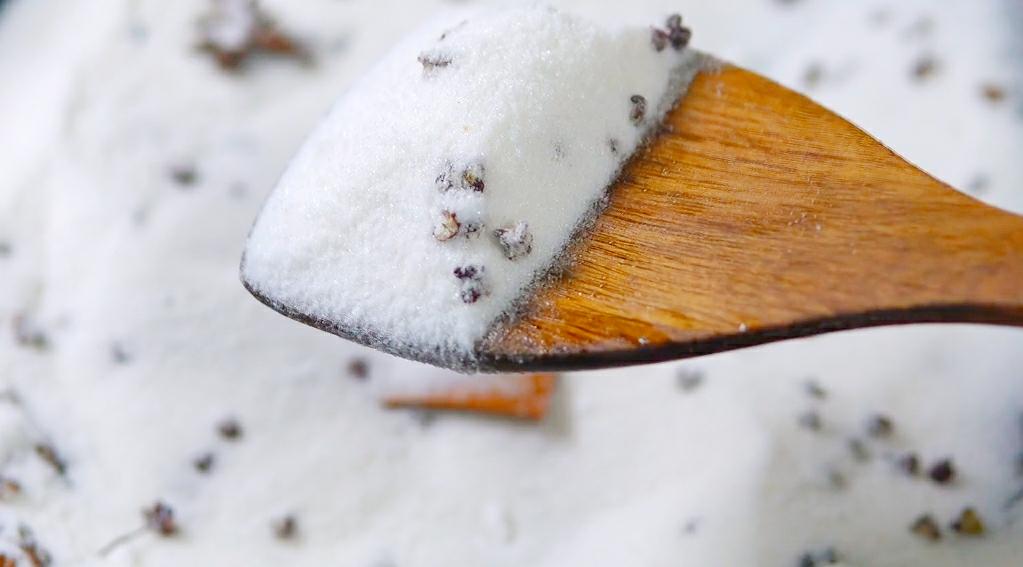 如何用微波炉做盐焗五香花生米,烤箱盐焗五香花生米商用做法