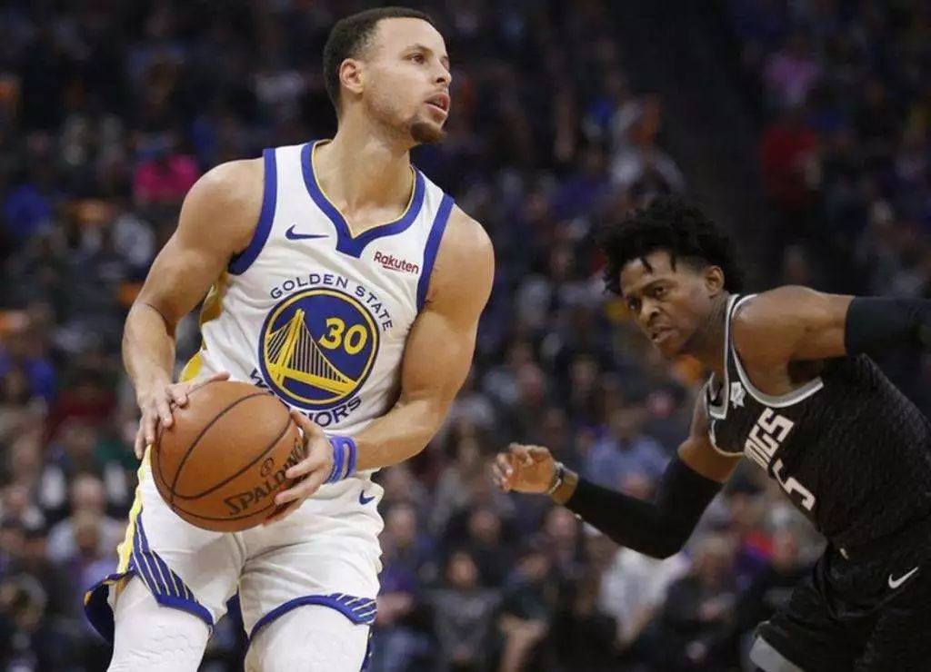 顺步拜佛接胯下运球,顺步启动