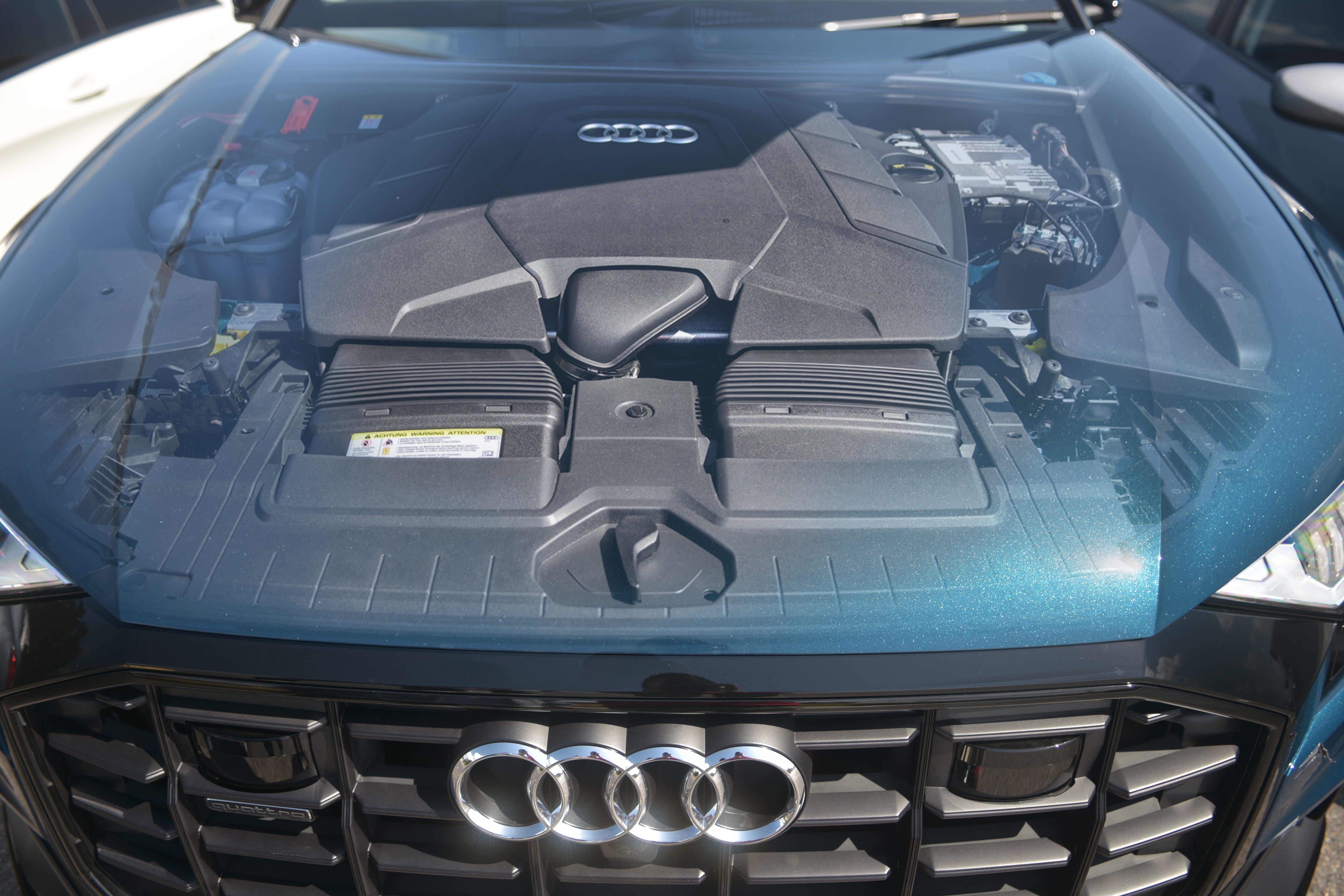 奥迪q8名场面,奥迪q855tfsi价格多少钱