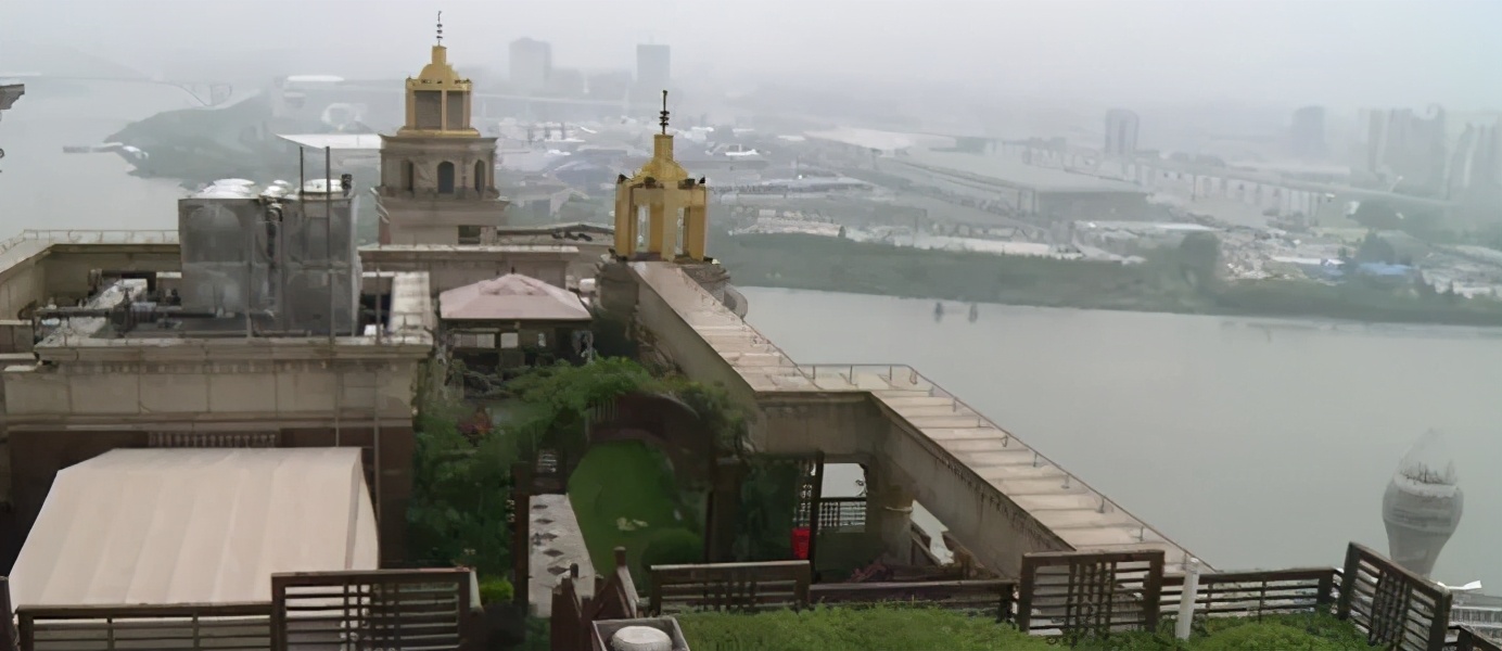 富婆张庭的迷惑行为:身家300亿,日花费不到10元?