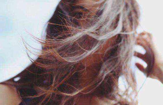 适合头发干枯毛糙分叉的洗发水,头发干枯开叉怎么保养视频