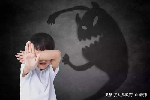 孩子胆小怕黑怕坏人怎么办,小孩特别胆小怕黑不敢独处
