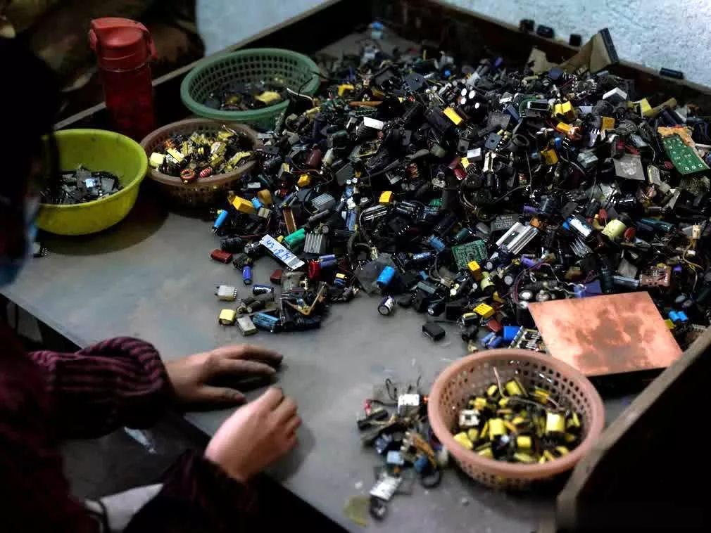 1吨旧手机出多少贵金属,1吨旧手机提炼多少黄金