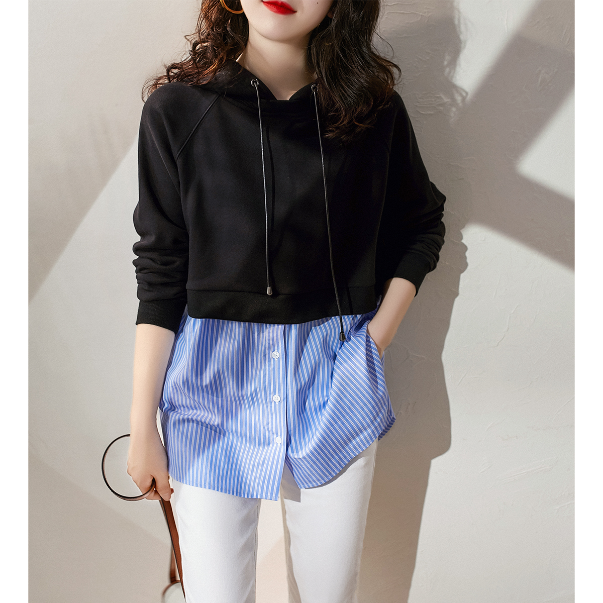 连帽卫衣宽松慵懒风高级感穿搭,卫衣搭配阔腿牛仔裤显瘦秋季穿搭