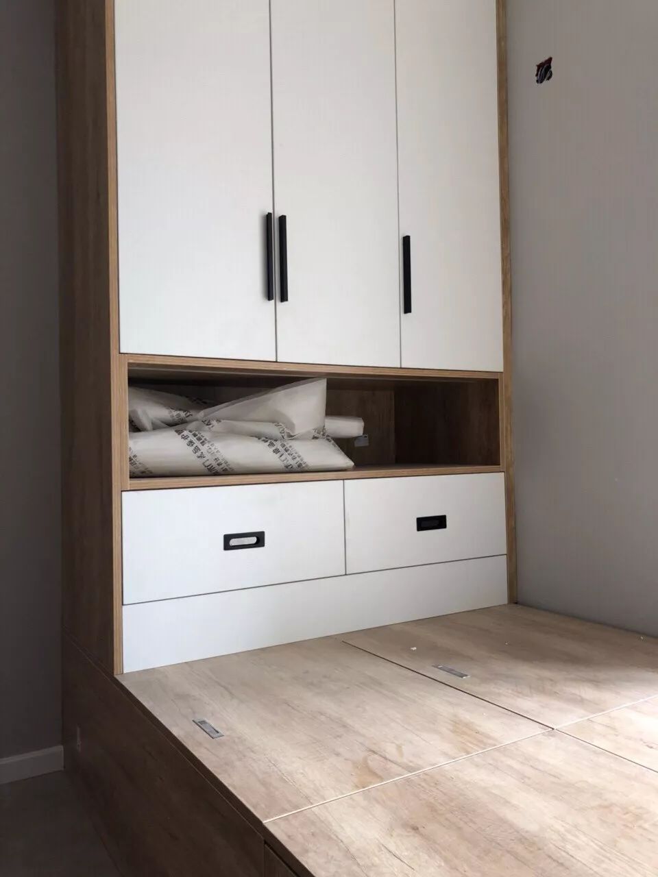 衣柜定制效果黄色原木,全屋定制白色衣柜轻奢效果图