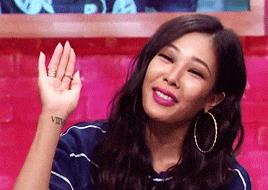 韩国性感歌手公开承认隆胸:我花自己的钱,凭什么不能露