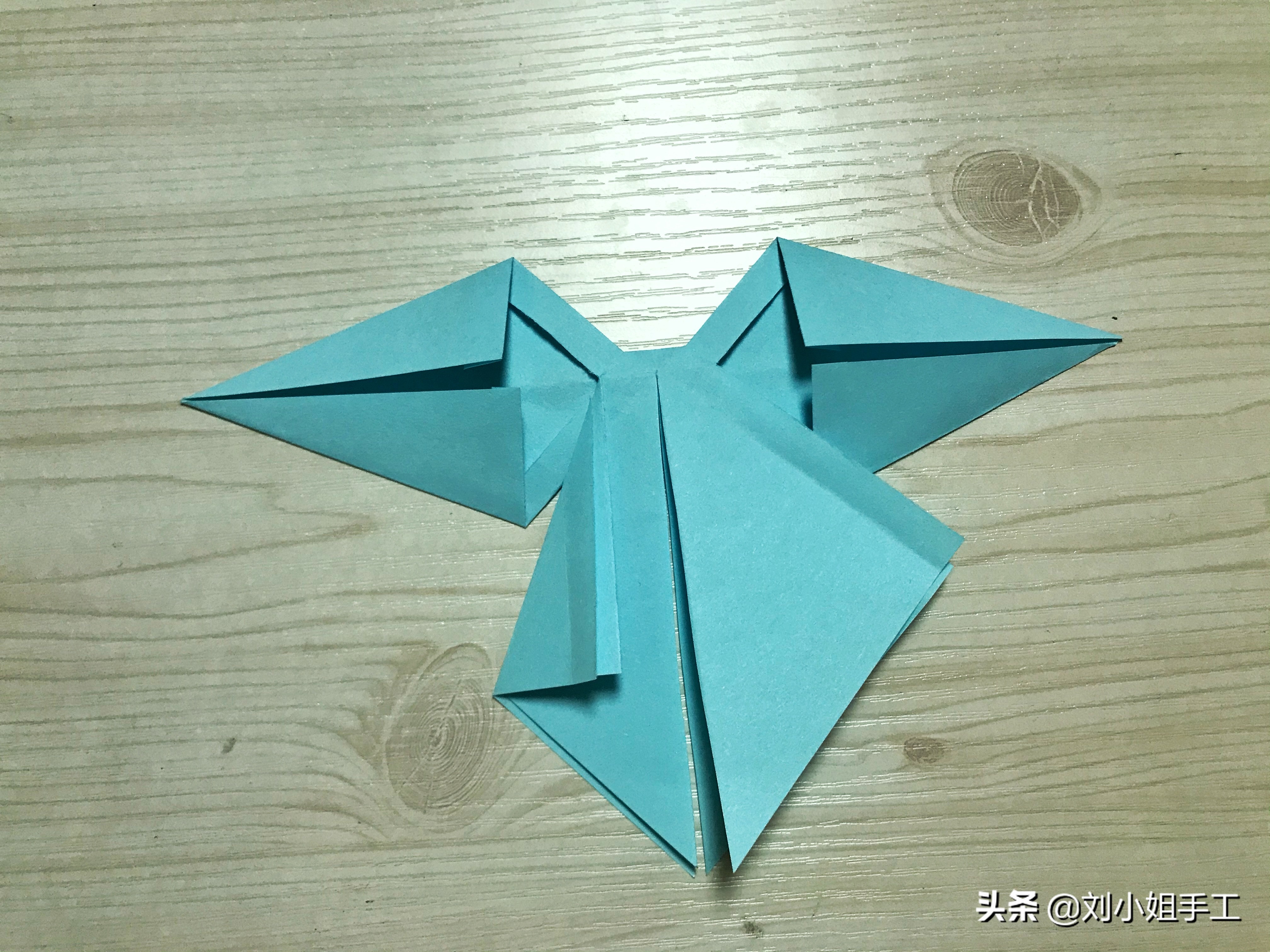 礼物盒包装上的蝴蝶结系法,礼物包装教程丝带蝴蝶结